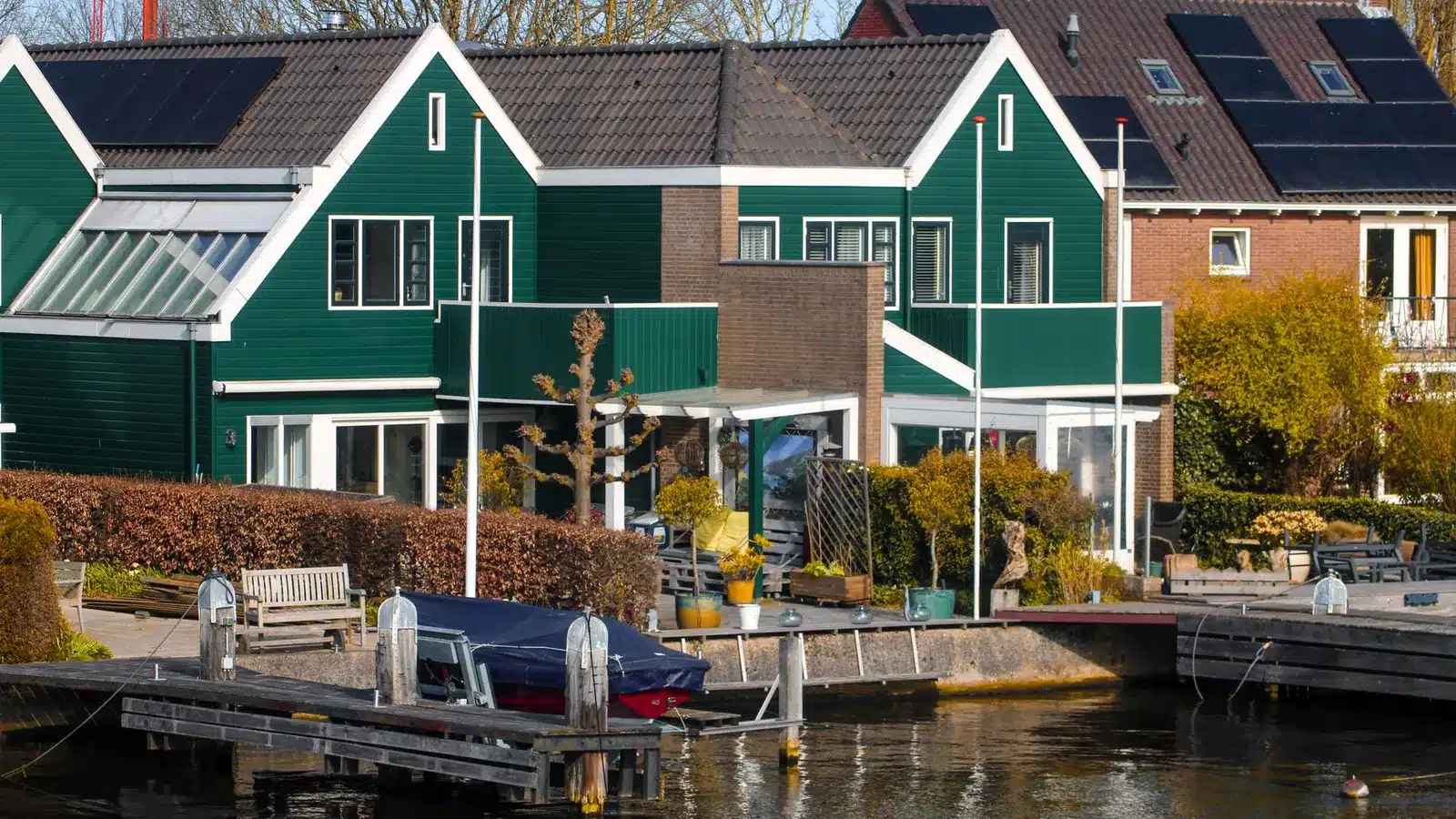 Woning met zonnepanelen op het dak: welke energieleverancier met zonnepanelen past erbij?